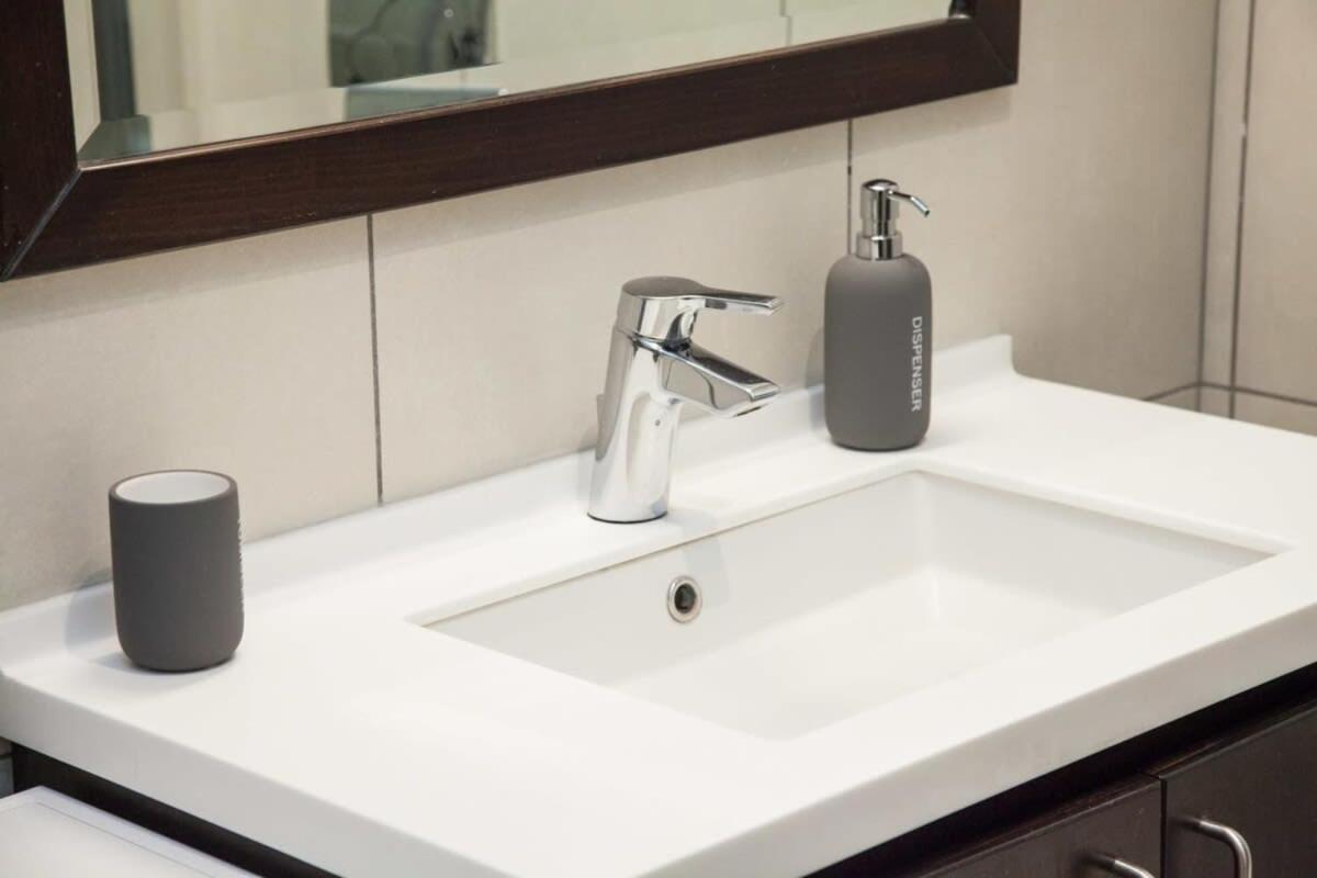 Elegant Urban Escape 1 Bd Apt In Kolonaki Apartment Атина Екстериор снимка
