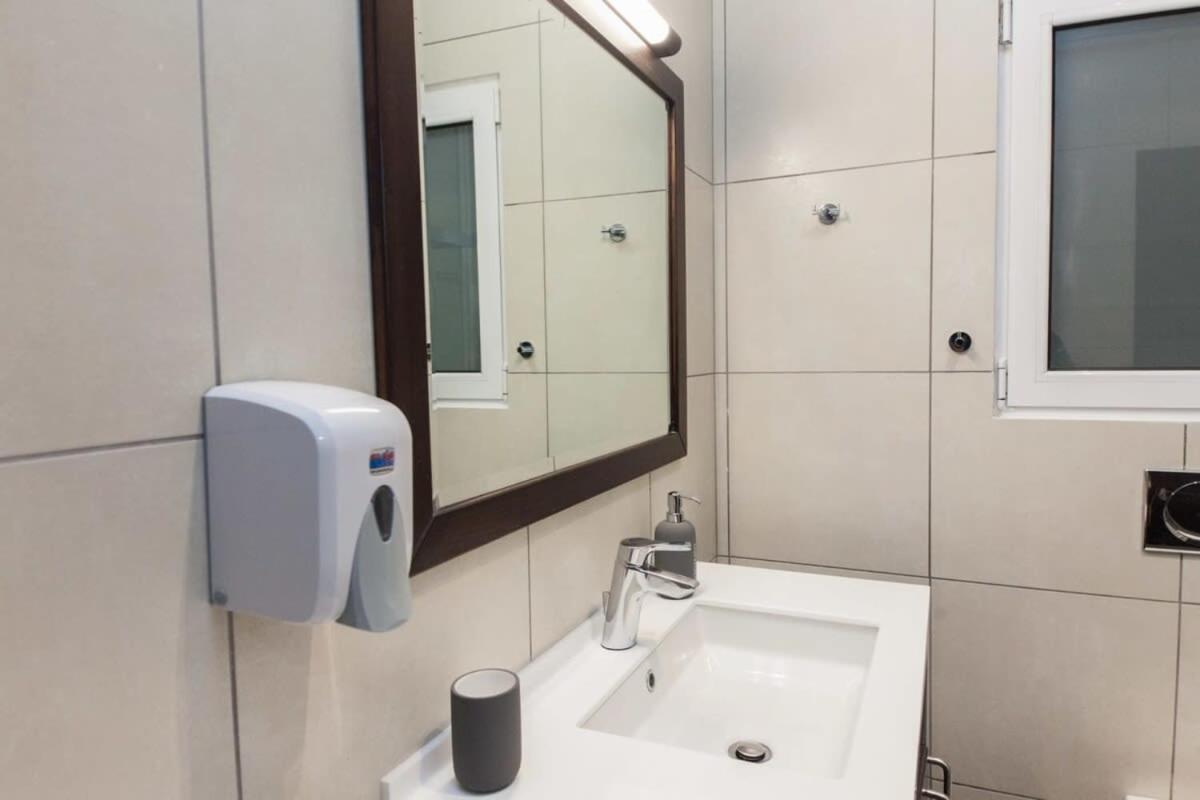 Elegant Urban Escape 1 Bd Apt In Kolonaki Apartment Атина Екстериор снимка