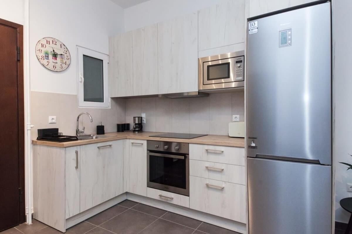Elegant Urban Escape 1 Bd Apt In Kolonaki Apartment Атина Екстериор снимка