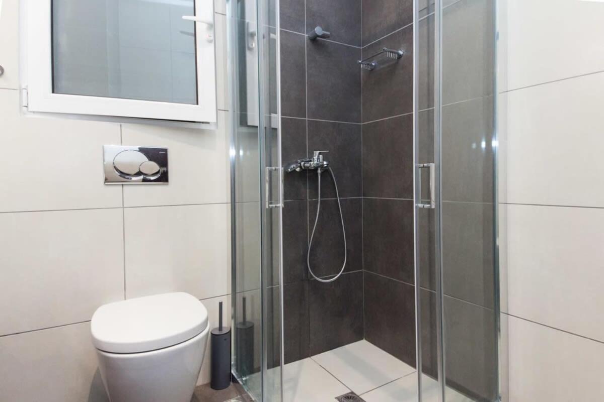 Elegant Urban Escape 1 Bd Apt In Kolonaki Apartment Атина Екстериор снимка