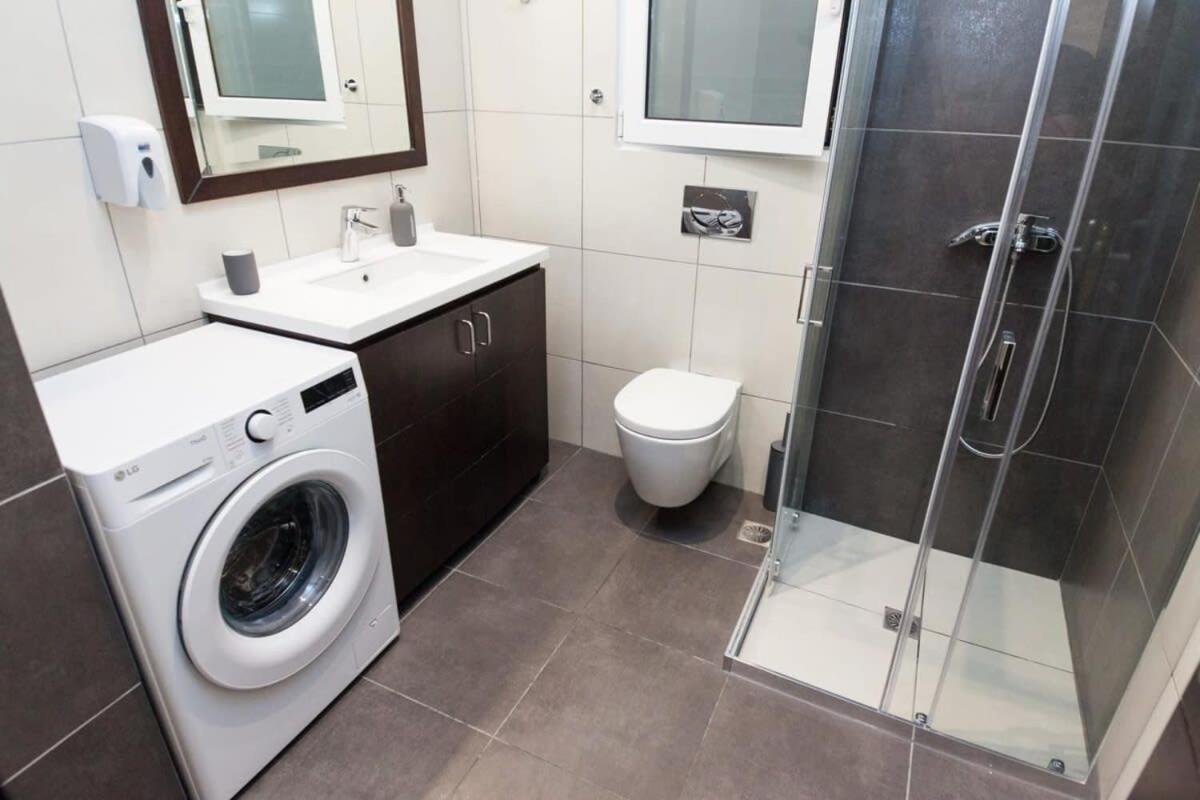 Elegant Urban Escape 1 Bd Apt In Kolonaki Apartment Атина Екстериор снимка