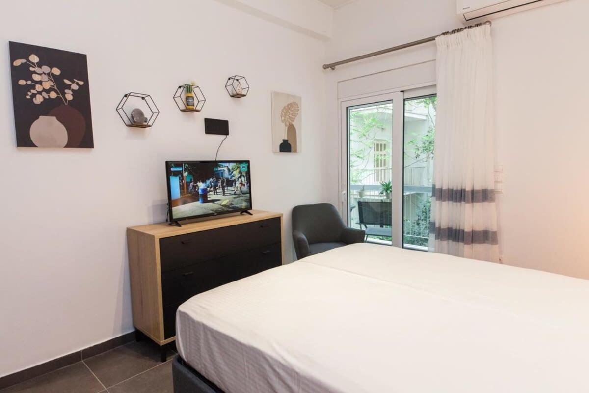 Elegant Urban Escape 1 Bd Apt In Kolonaki Apartment Атина Екстериор снимка